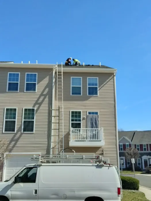 Umo Roofing LLC Picture 1