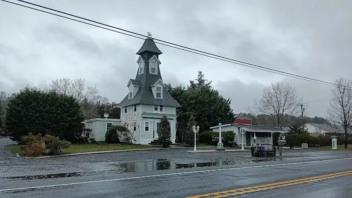 Chair on Roof House Picture 7