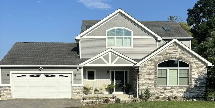 R & L Siding Picture 1