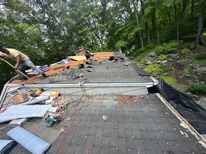 CHE ROOFING Picture 1