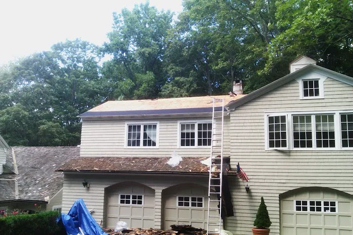 J&R Ultimate Construction Roofing Picture 4