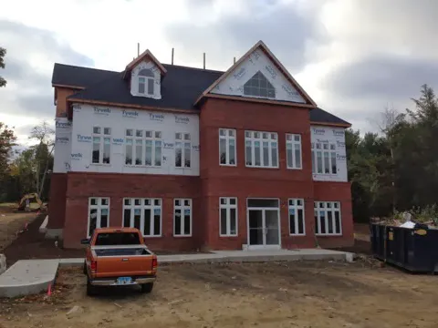 Ari`s Roofing and Siding Picture 8