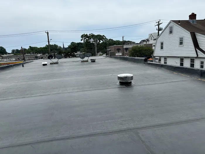 O & C Roofing and Siding LLC Picture 1