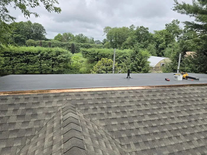 Ecuaroofing & siding Picture 2