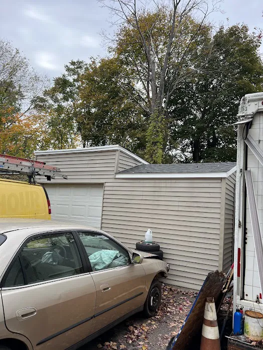 Madecol roofing and tree cutting service llc Picture 1