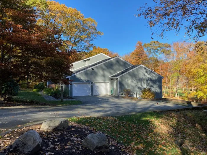 H&R ROOFING Picture 1