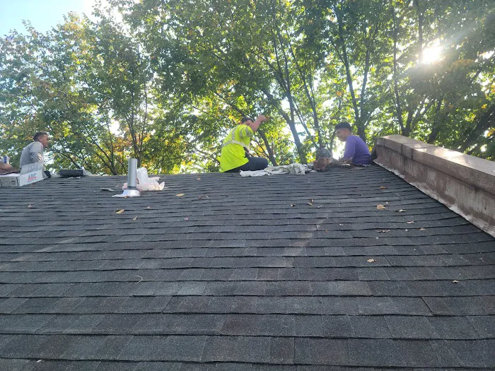 O & R Roof and Carpentry, LLC Picture 9