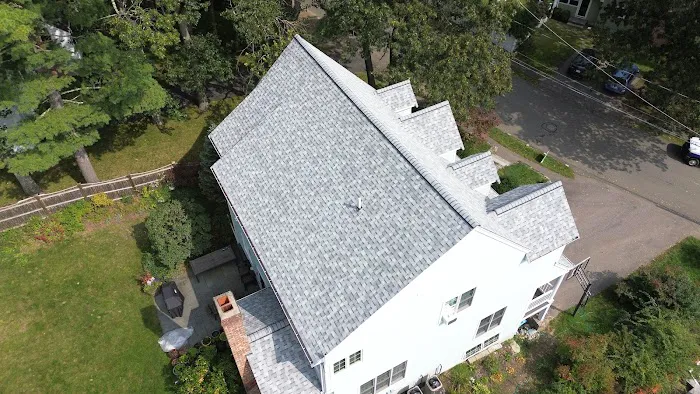 O'LYN Roofing Picture 1