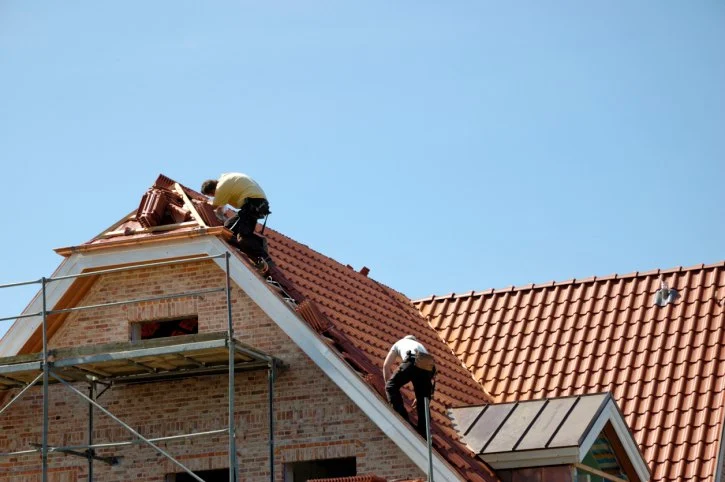 How to Find a Reputable Roofing Contractor Near You: 10 Essential Checks