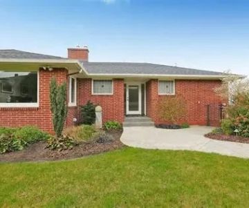 How to Choose a Roof Color for a House in a Homeowners Association (HOA)