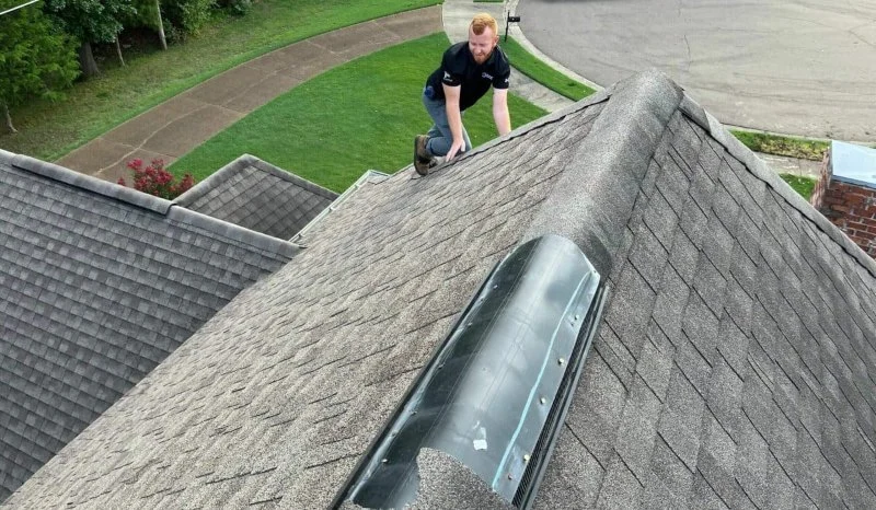 How to Choose a Roofing Contractor That Offers a Comprehensive Maintenance Program