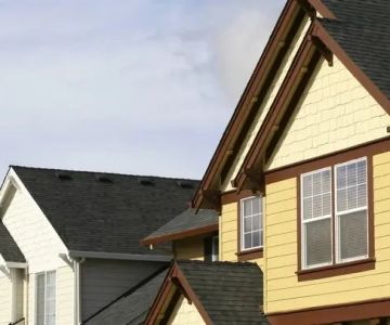 How to Choose a Roof Color for a House with Dark Siding – BeachCo Roofing Hub