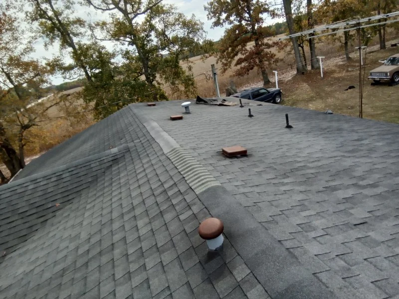 Best Roofing Materials for Mid-Century Modern Homes: Top Options for Style and Durability