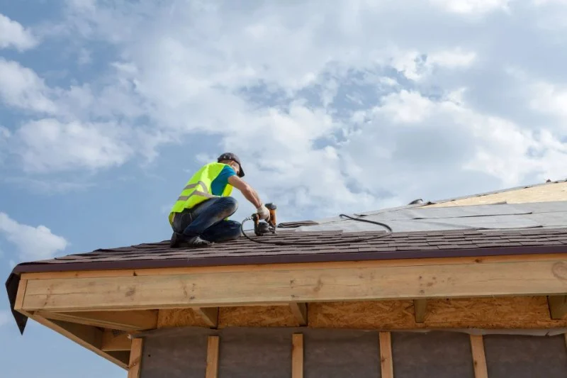 How to Choose a Roofing Contractor That is Certified by Major Manufacturers