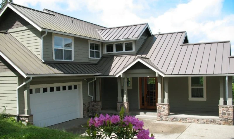How to Choose a Roofing Material for High Wind Areas
