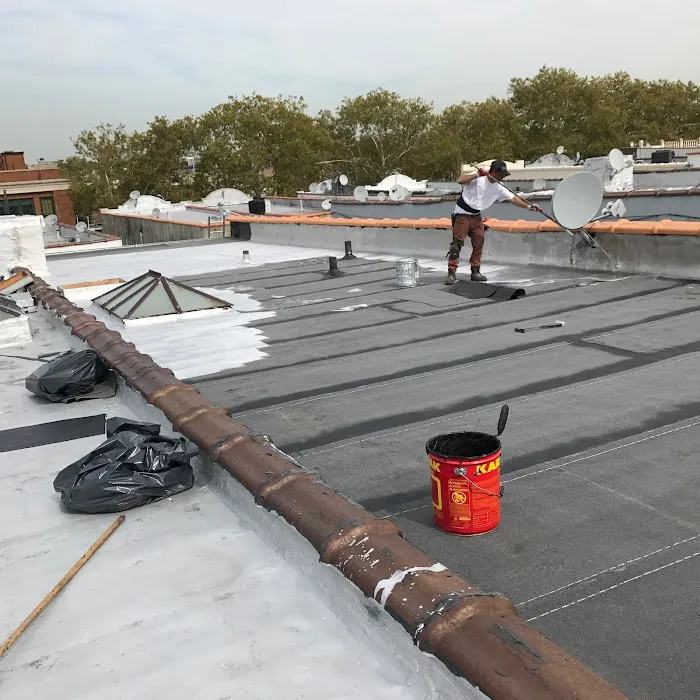 KING CITY Construction & Roofing Picture 1