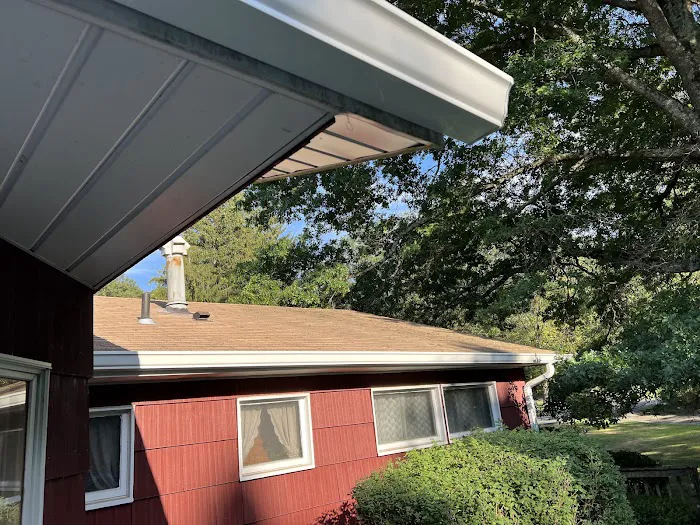 Reliable Seamless Gutters Picture 1