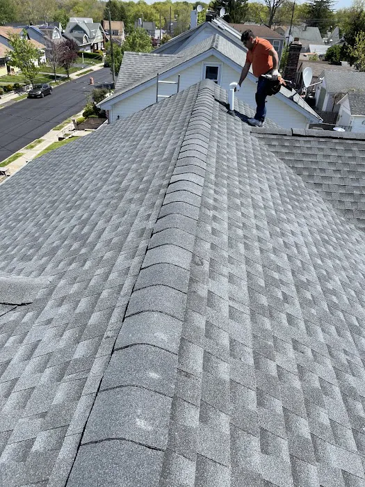 Midpoint Roofing Picture 1