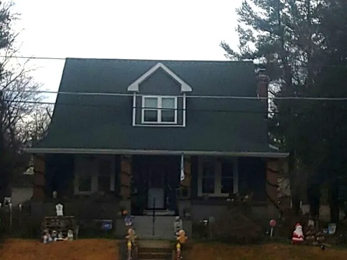 Love's Roofing & Siding Picture 9