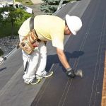 How to Choose a Roofing Contractor That Uses Synthetic Underlayment