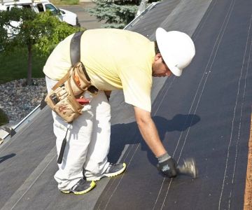 How to Choose a Roofing Contractor That Uses Synthetic Underlayment