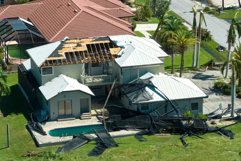 The Lifespan of a Roof in a Hurricane-Prone Area: Key Factors and Tips