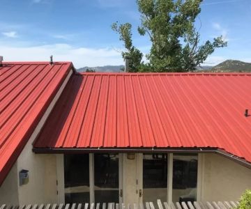 How to Choose a Roof Color for a Commercial Building for Heat Island Reduction