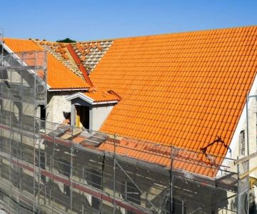 The Pros and Cons of DIY Roofing vs. Hiring a Professional
