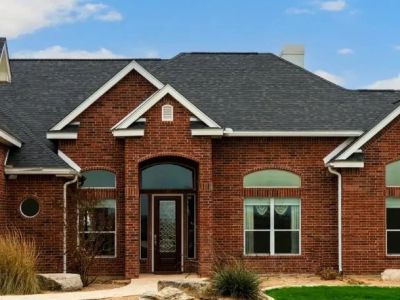 How to Choose a Roof Color for a House with Dark Siding