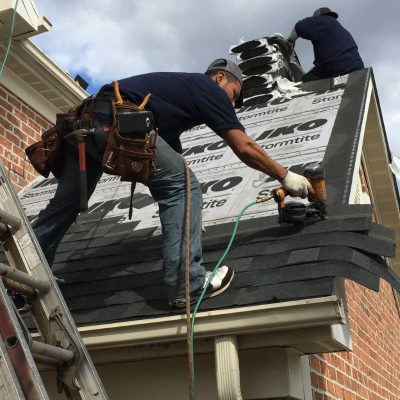 How to Choose a Roofing Contractor That Offers a Comprehensive Maintenance Program