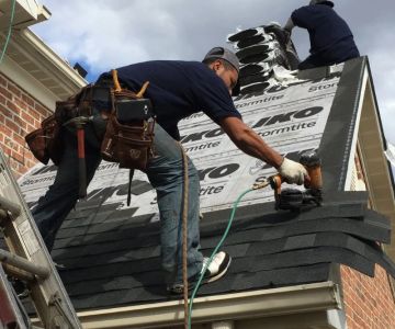 How to Choose a Roofing Contractor That Offers a Comprehensive Maintenance Program