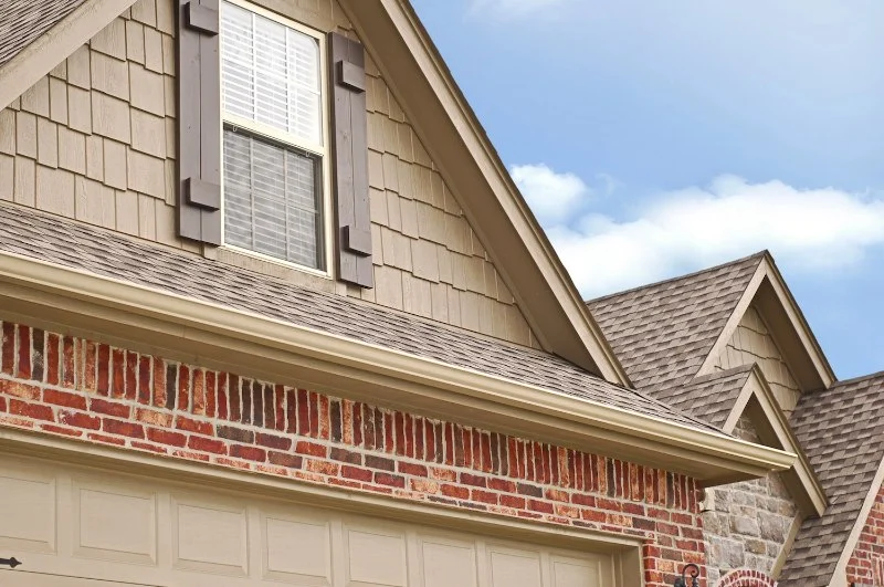 How to Choose a Roofing Material That Compliments Your Siding