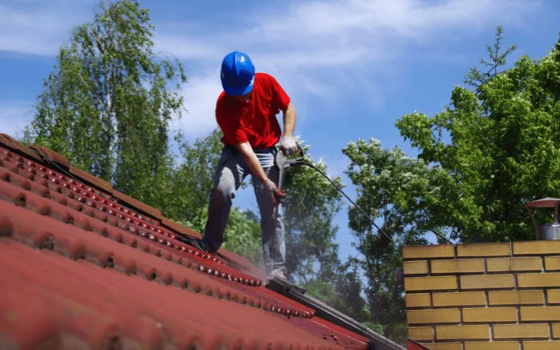 How to Choose a Roofing Contractor That Cleans Up Thoroughly