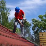 How to Choose a Roofing Contractor That Cleans Up Thoroughly